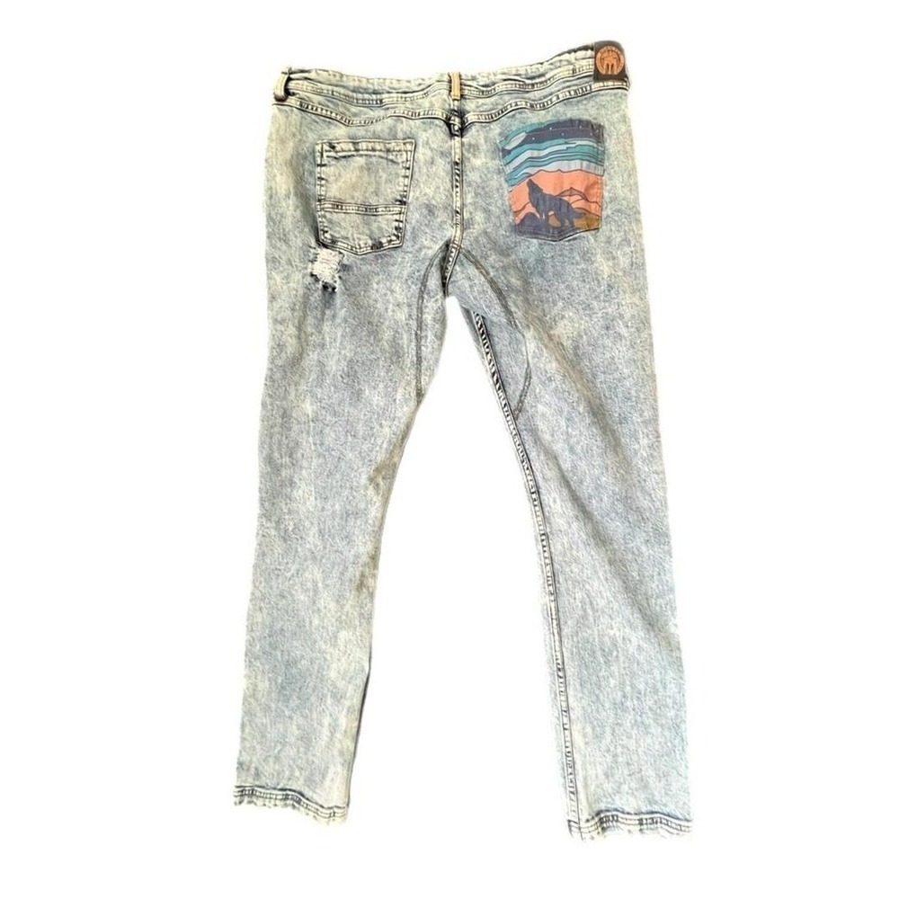 Born Fly Preowned Jeans Light Blue Acid Wash Distressed‎ Wolf Graphic 40x32